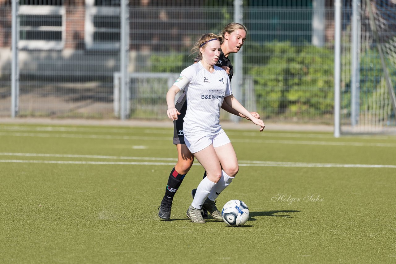 Bild 307 - wBJ Alstertal-Langenhorn - SV Henstedt-Ulzburg : Ergebnis: 4:1